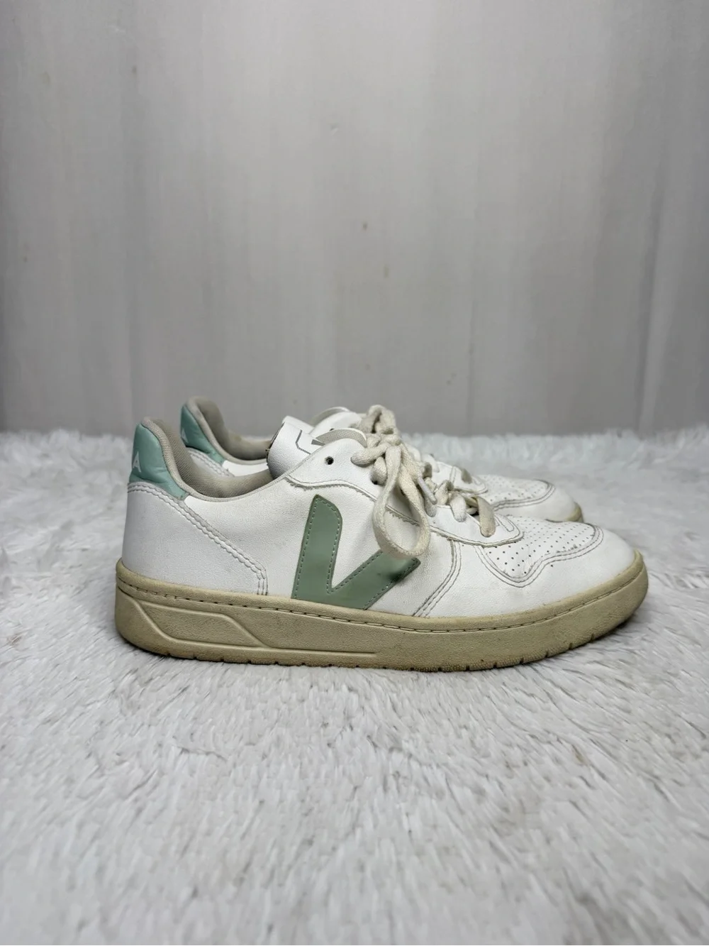 Veja campo leather